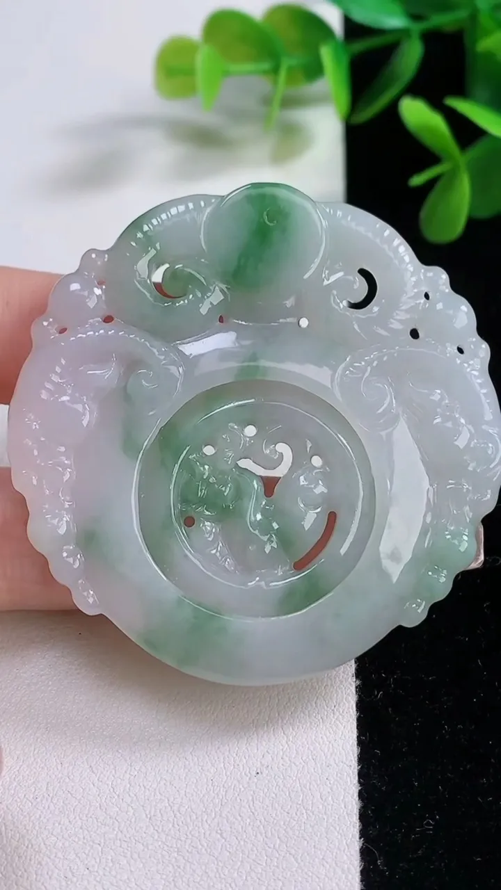 天然A货翡翠三阳开泰吊坠，尺寸55.2-54.7-5.4，重:28.62g
12月19日