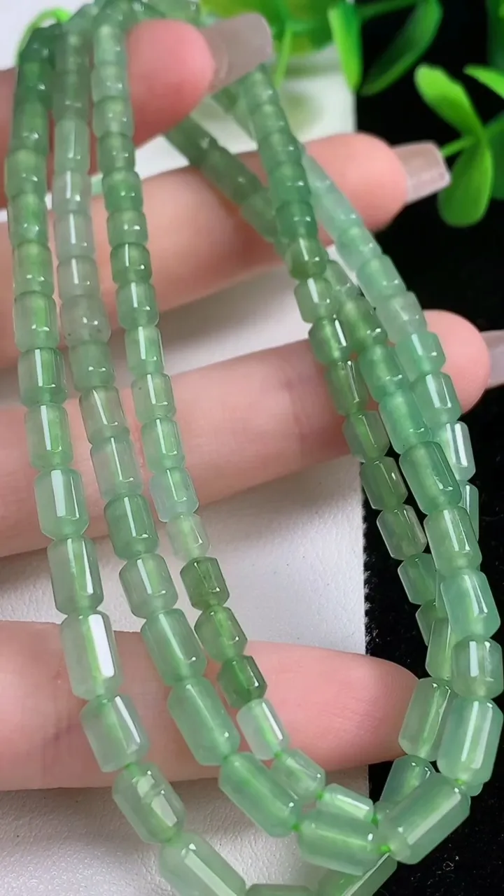 天然A货翡翠路路通项链，尺寸8.6-4.5，重:30.30g12月19日
工厂直销收藏佳品,种好水足