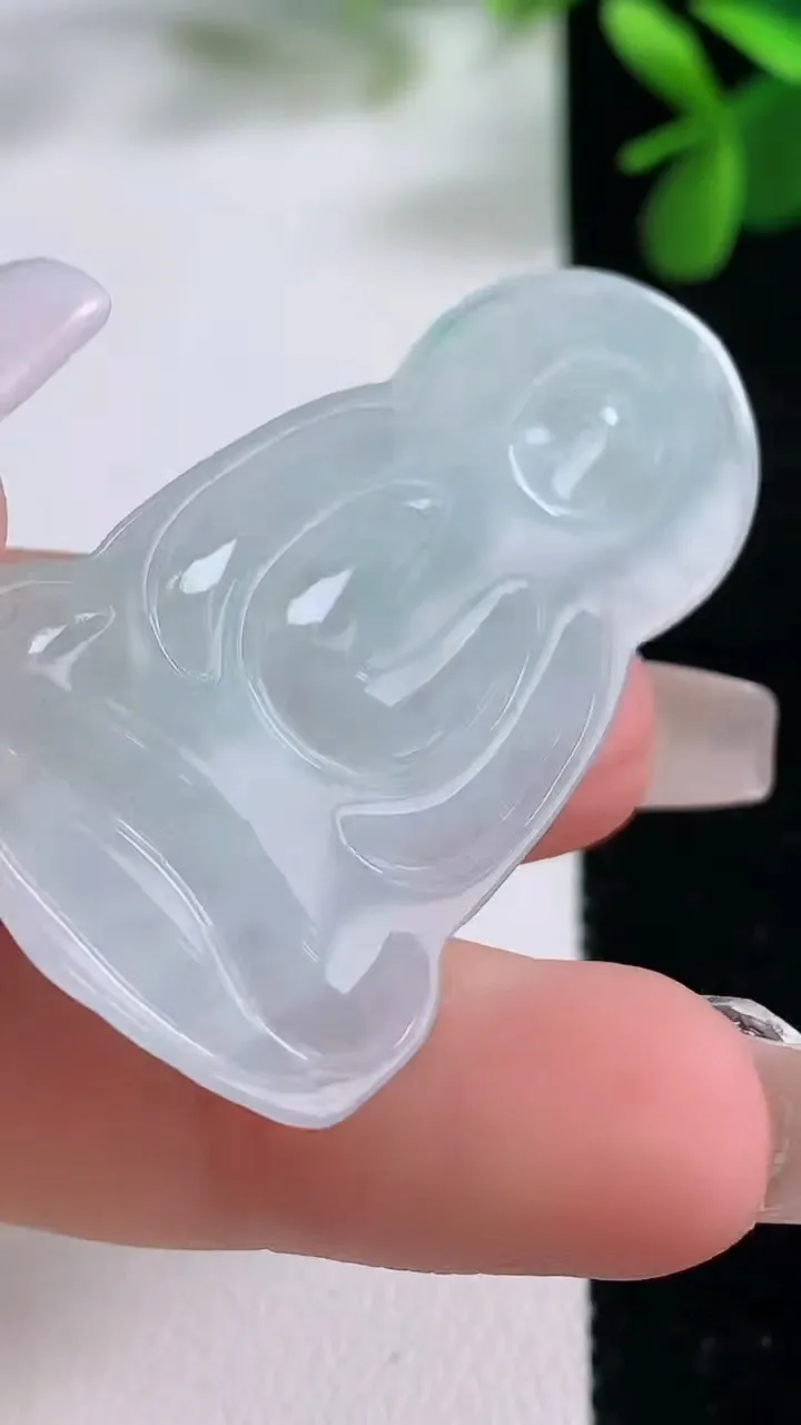 天然A货翡翠大日如来吊坠，尺寸44-32.7-5.8，重量:11.45g
12月19日