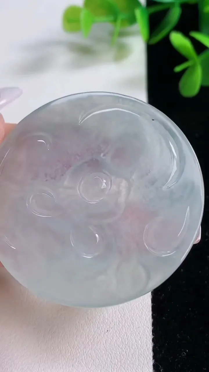 天然A货翡翠大日如来吊坠，尺寸49-4.6，重:22.64g
12月19日