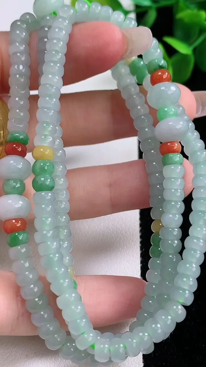 天然A货翡翠三彩算盘珠项链，尺寸5.4-2.8-194颗，重量:41.37g12月19日
工厂直销收