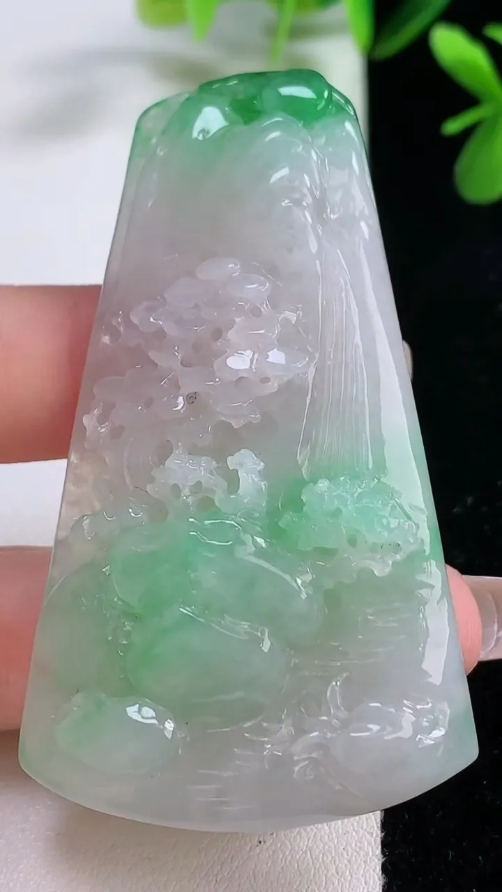 天然A货翡翠山水牌吊坠，尺寸64-38-10，重:41.79g
12月19日