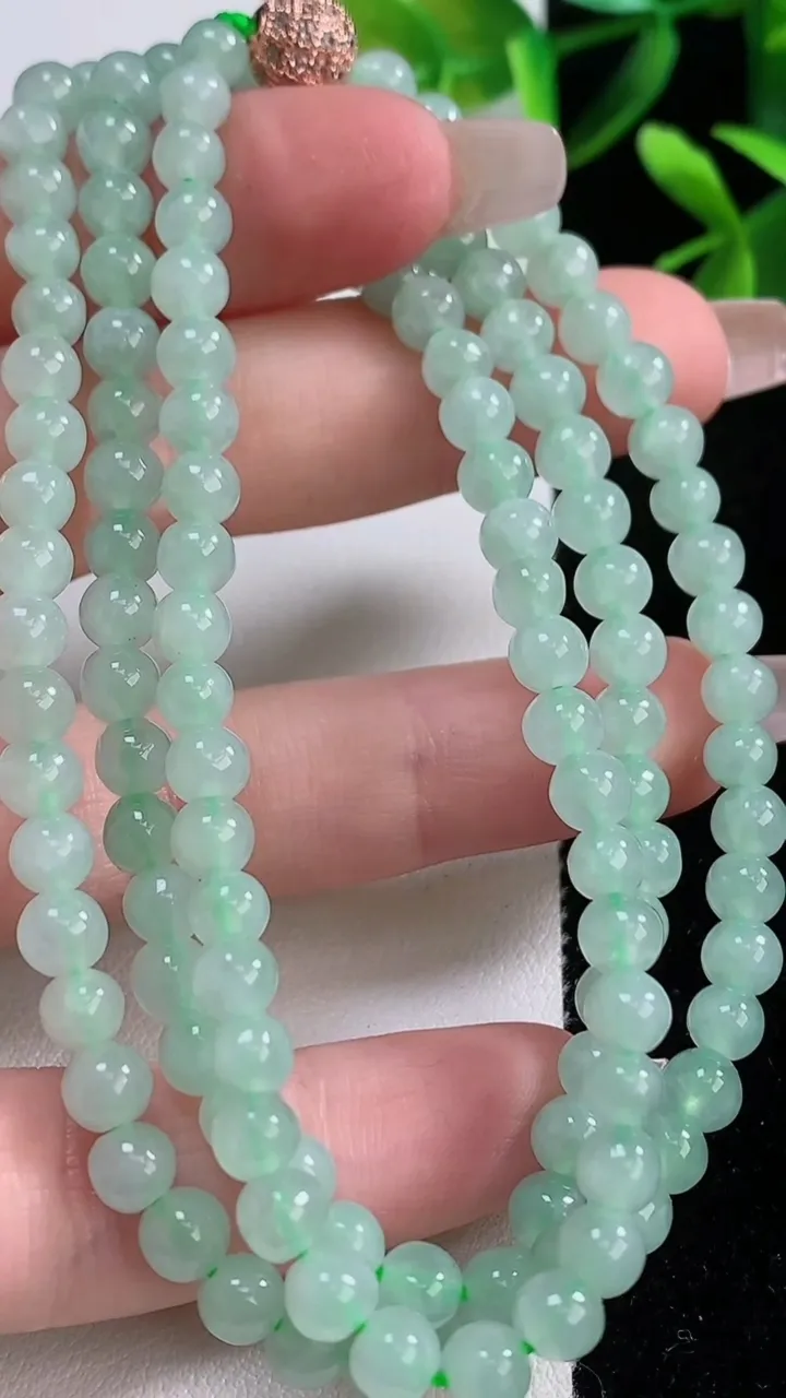 天然A货翡翠圆珠项链，尺寸5.1-125颗，重:29.60g
12月19日