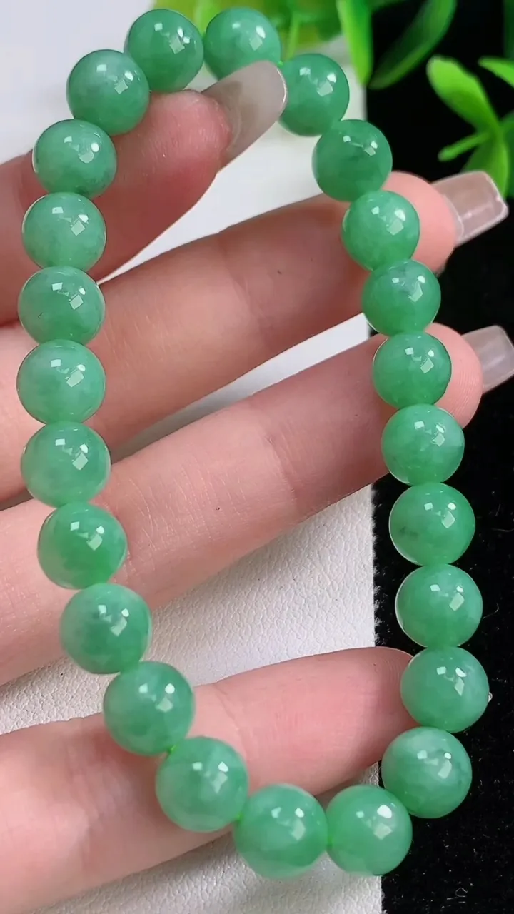 天然A货翡翠圆珠手串，尺寸7.8-24颗，重:20.40g12月19日
工厂直销收藏佳品,种好水足，