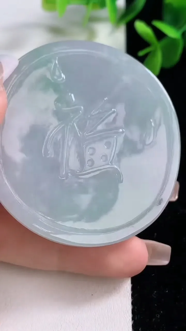 天然A货翡翠鸟语花香吊坠，尺寸51.7-10.8，重量:65.73g
12月19日