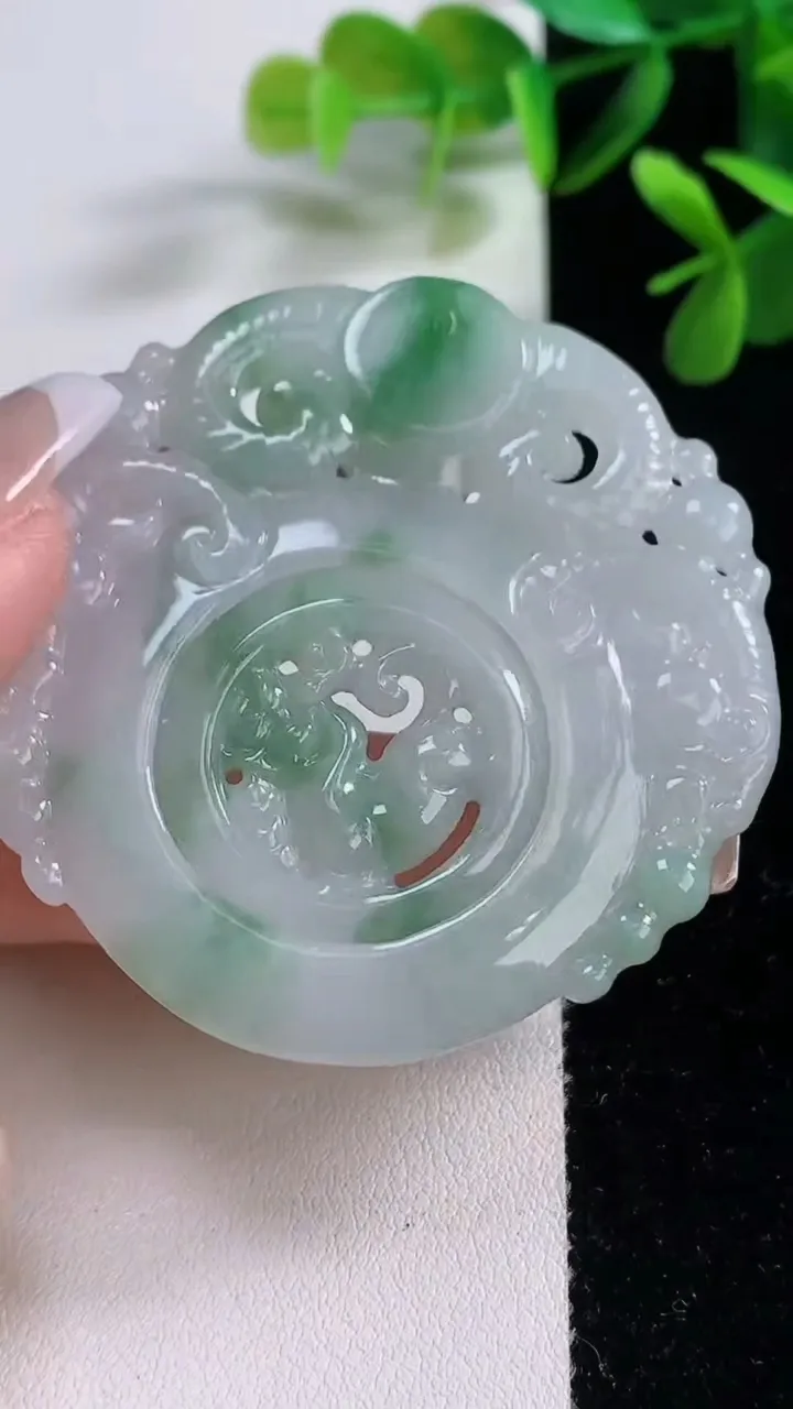 天然A货翡翠三阳开泰吊坠，尺寸55.2-54.7-5.4，重:28.62g
12月19日