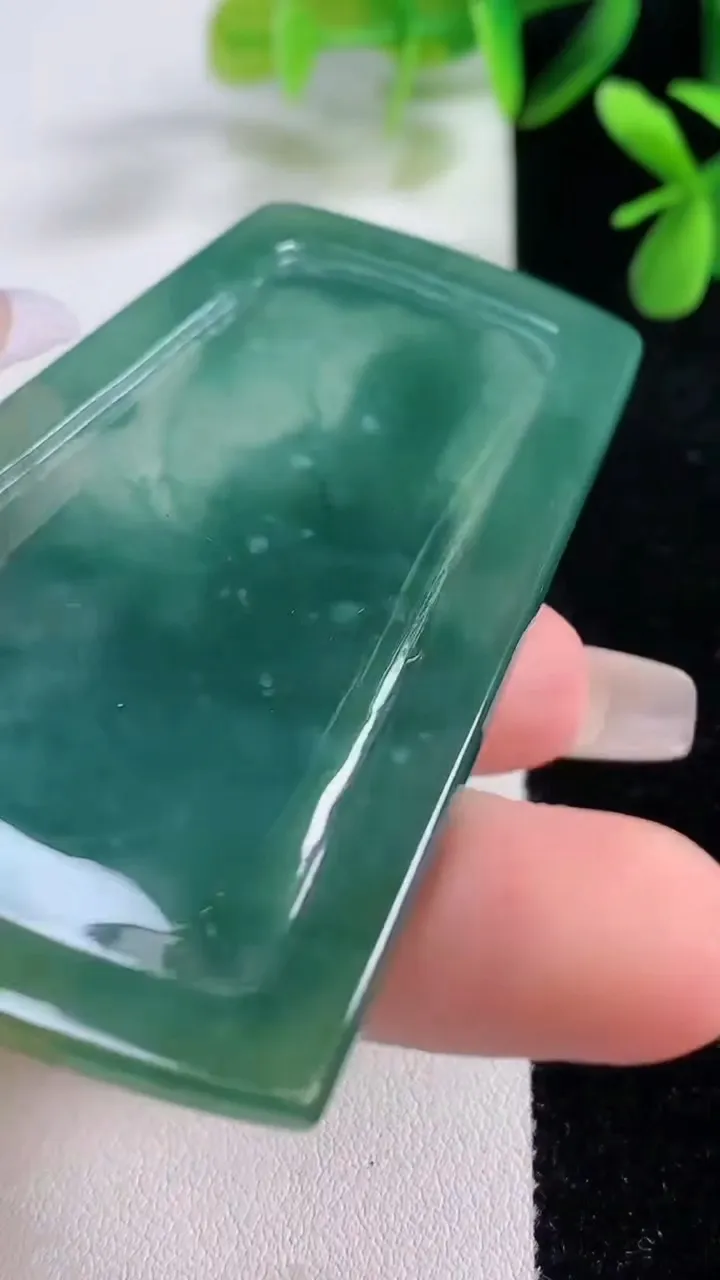 天然A货翡翠蓝水文殊菩萨吊坠，尺寸72-45-8，重:40.24g
12月19日