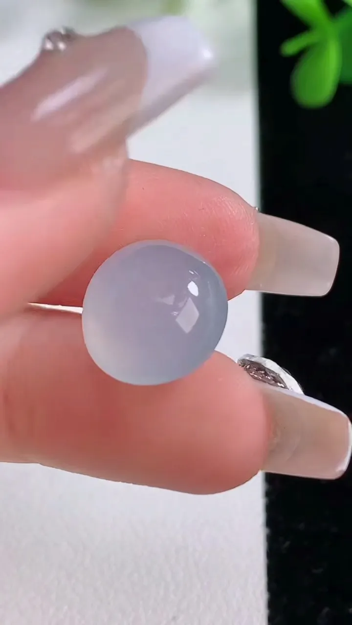 天然A货翡翠冰种紫罗兰蛋面镶嵌件，尺寸14-13.2-8.8，重量:2.52g
12月19日