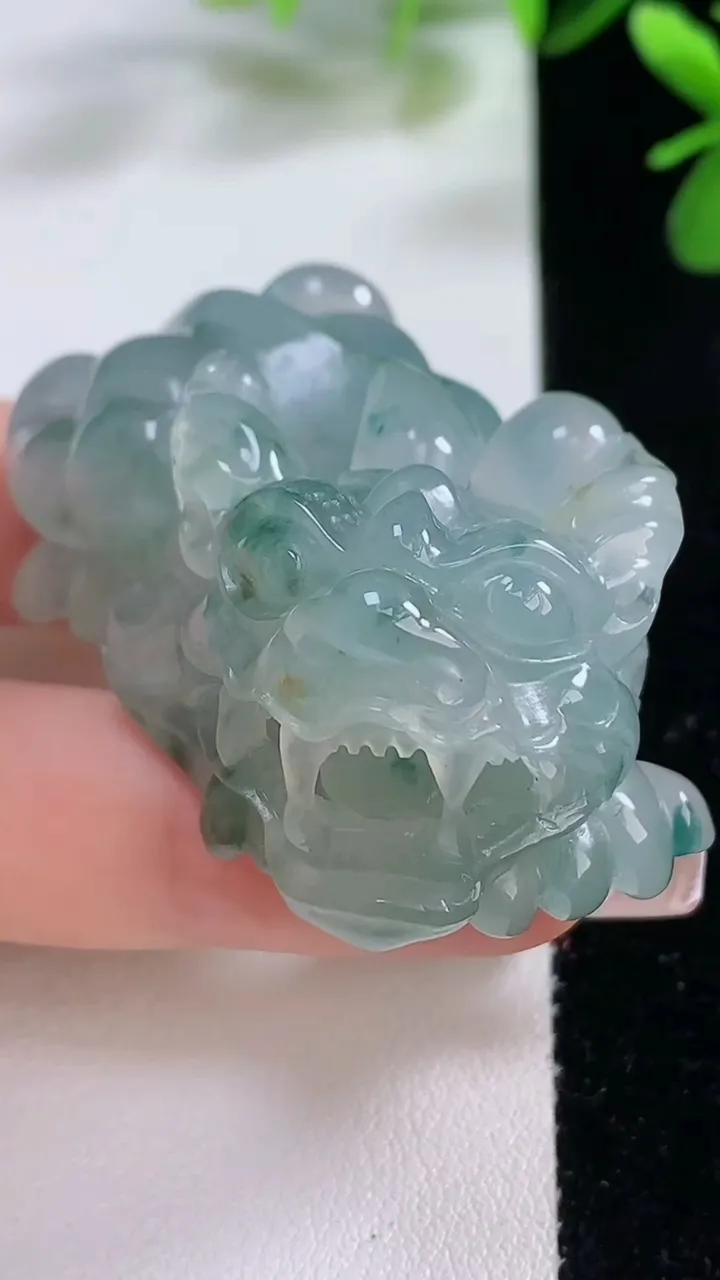 天然A货翡翠种飘花貔貅吊坠，尺寸50-26-23.4，重:63.40g
12月19日