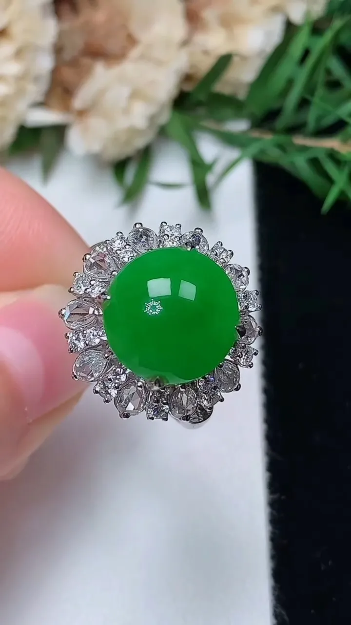 天然A货翡翠蛋面戒指，尺寸17.3-11.6-11.4，重量:5.87g2025年12月19日
工厂