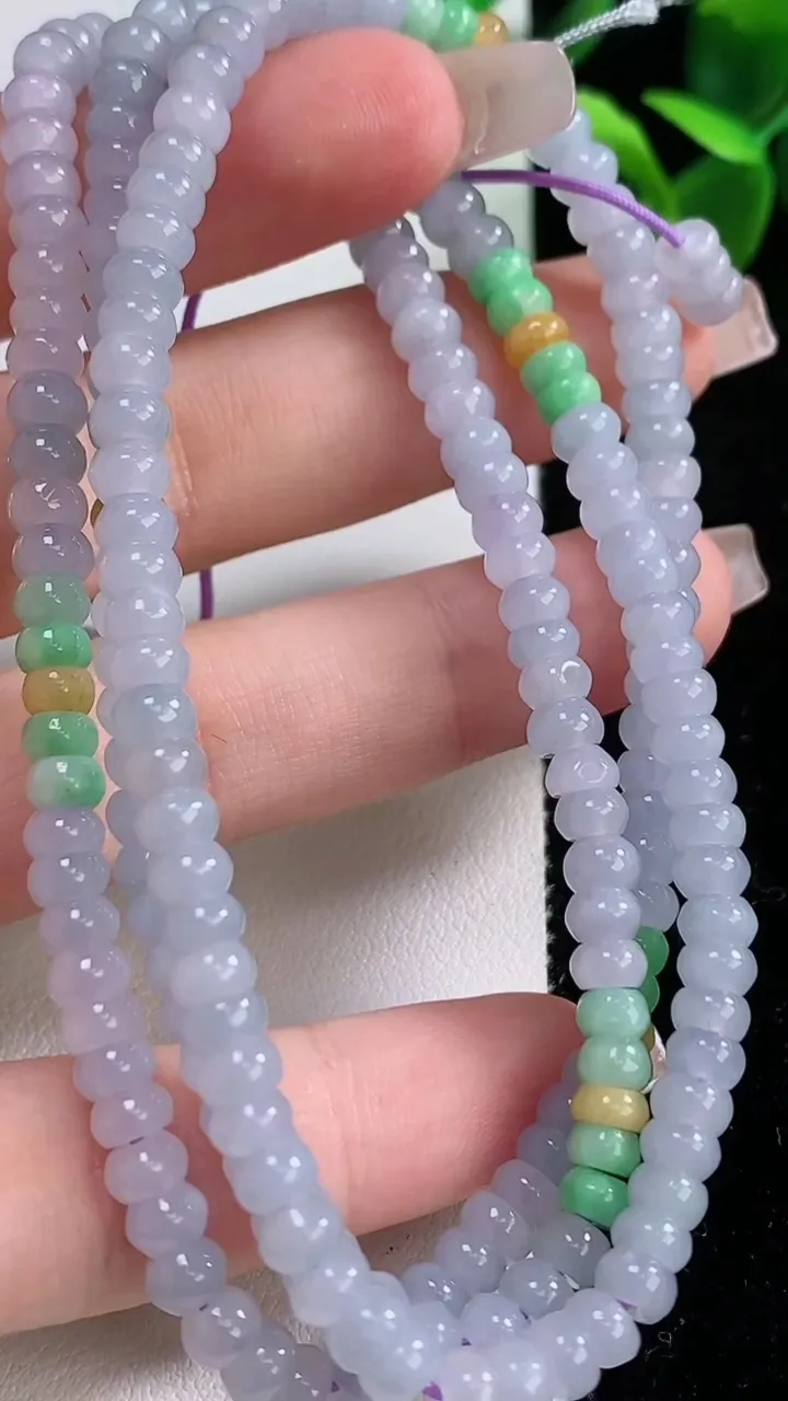 天然A货翡翠三彩算盘珠项链，尺寸5.6-2.6-194颗，重量:30.76g12月19日
工厂直销收