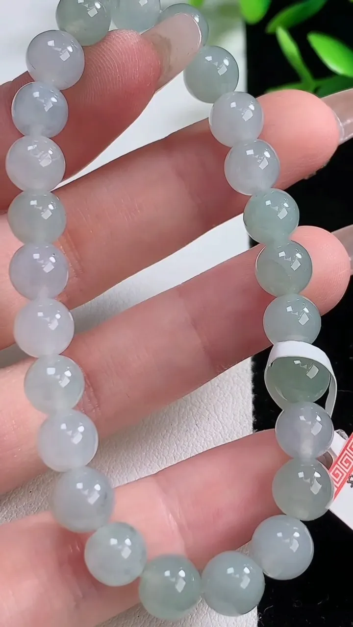 天然A货翡翠飘花圆珠手串，尺寸7.5，重:18.65g12月19日
工厂直销收藏佳品,种好水足，色泽均匀，有种有色，上手高大气！