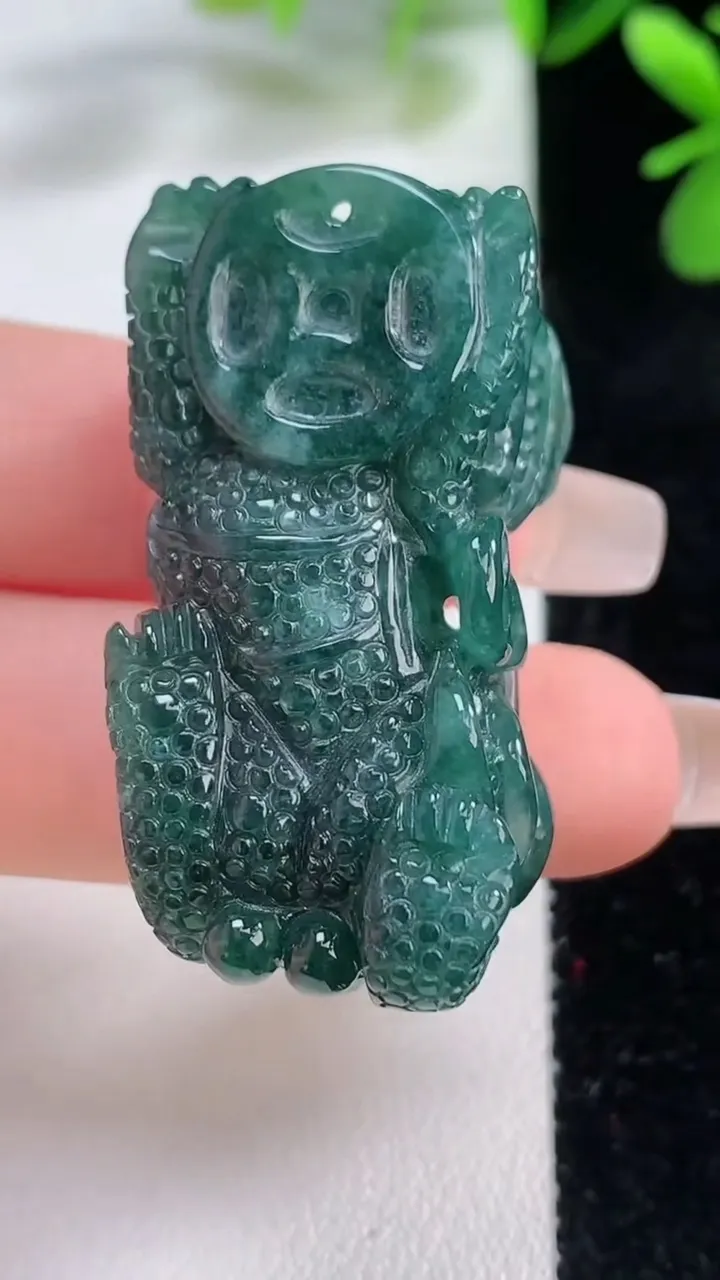 天然A货翡翠霸王貔貅吊坠，尺寸40.6-20.8-17.2，重:28.16g
12月19日