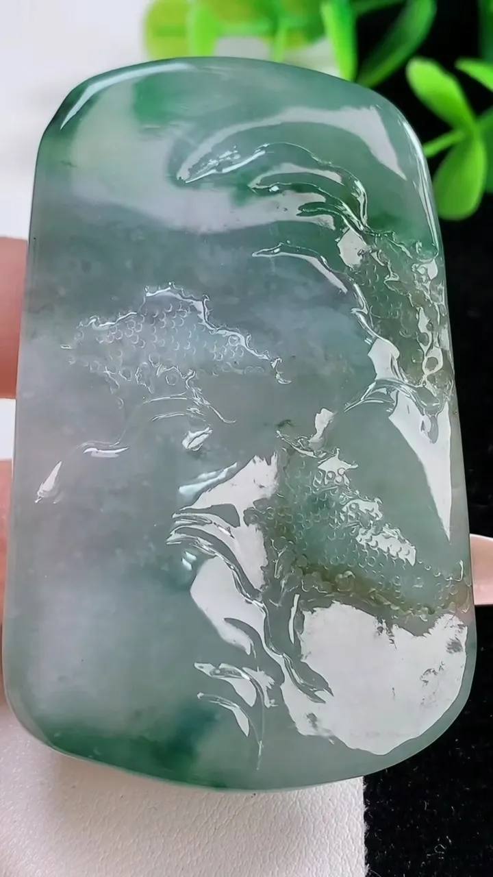天然A货翡翠山水牌吊坠，尺寸68-43-12，重:77.34g
12月19日