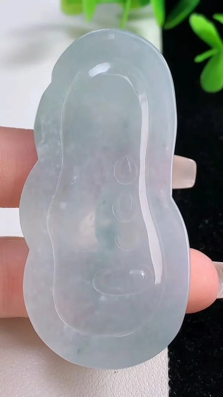 天然A货翡翠飘花普贤菩萨吊坠，尺寸64.5-31.8-6，重:23.23g
12月19日