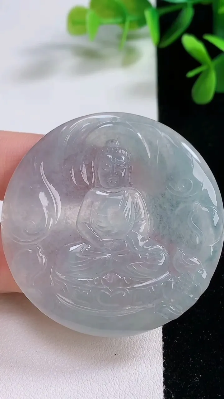 天然A货翡翠大日如来吊坠，尺寸49-4.6，重:22.64g
12月19日