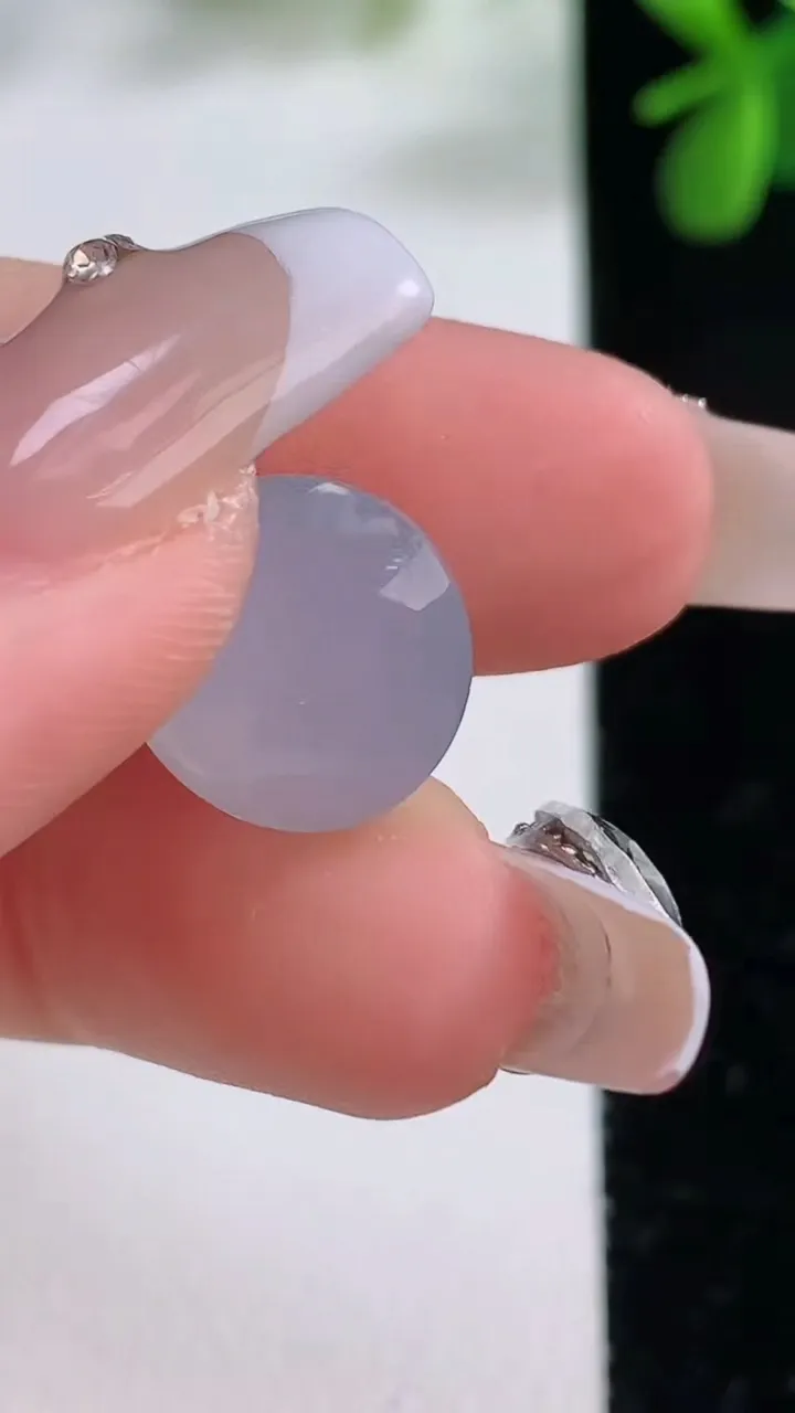 天然A货翡翠冰种紫罗兰蛋面镶嵌件，尺寸14-13.2-8.8，重量:2.52g
12月19日