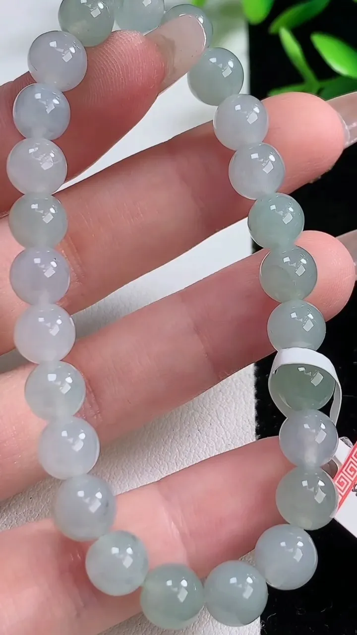 天然A货翡翠飘花圆珠手串，尺寸7.5，重:18.65g12月19日
工厂直销收藏佳品,种好水足，色泽