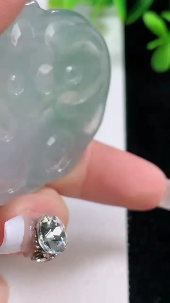 天然A货翡翠普贤菩萨吊坠，尺寸49-45-7，重:24.57g
12月19日