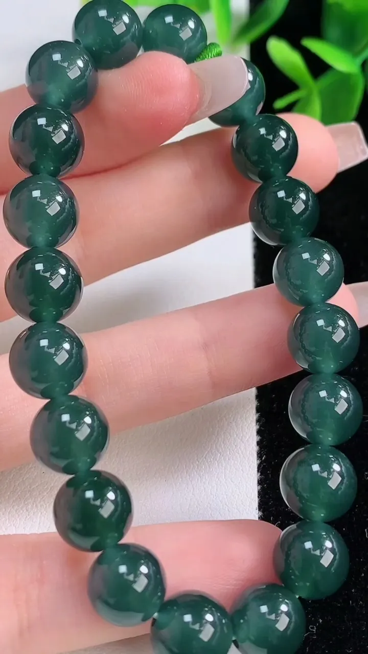 天然A货翡翠圆珠手串，尺寸9.8-20颗，重量:32.25g12月19日
工厂直销收藏佳品,种好水足