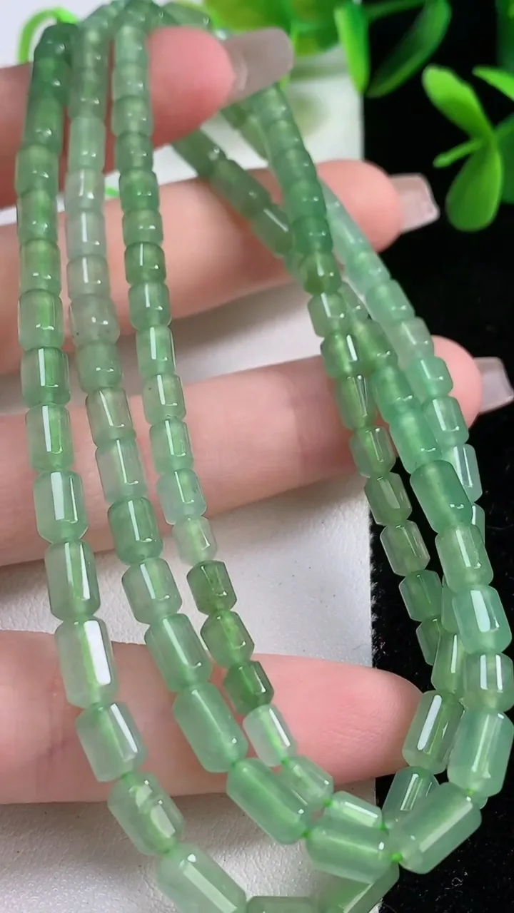 天然A货翡翠路路通项链，尺寸8.6-4.5，重:30.30g12月19日
工厂直销收藏佳品,种好水足，色泽均匀，有种有色，上手高大气！