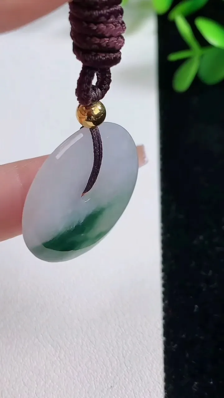 天然A货翡翠飘花平安扣吊坠，尺寸27.2-4.9，重:6.54g
12月19日