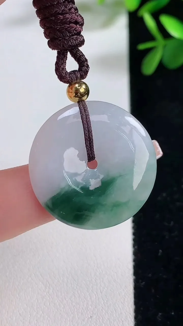 天然A货翡翠飘花平安扣吊坠，尺寸27.2-4.9，重:6.54g
12月19日