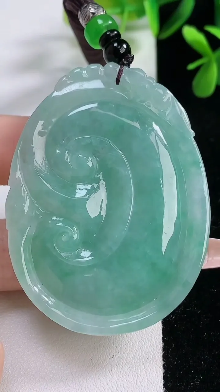 天然A货翡翠如意吊坠，尺寸57.8-43.5-8.8，重:41.57g
12月19日