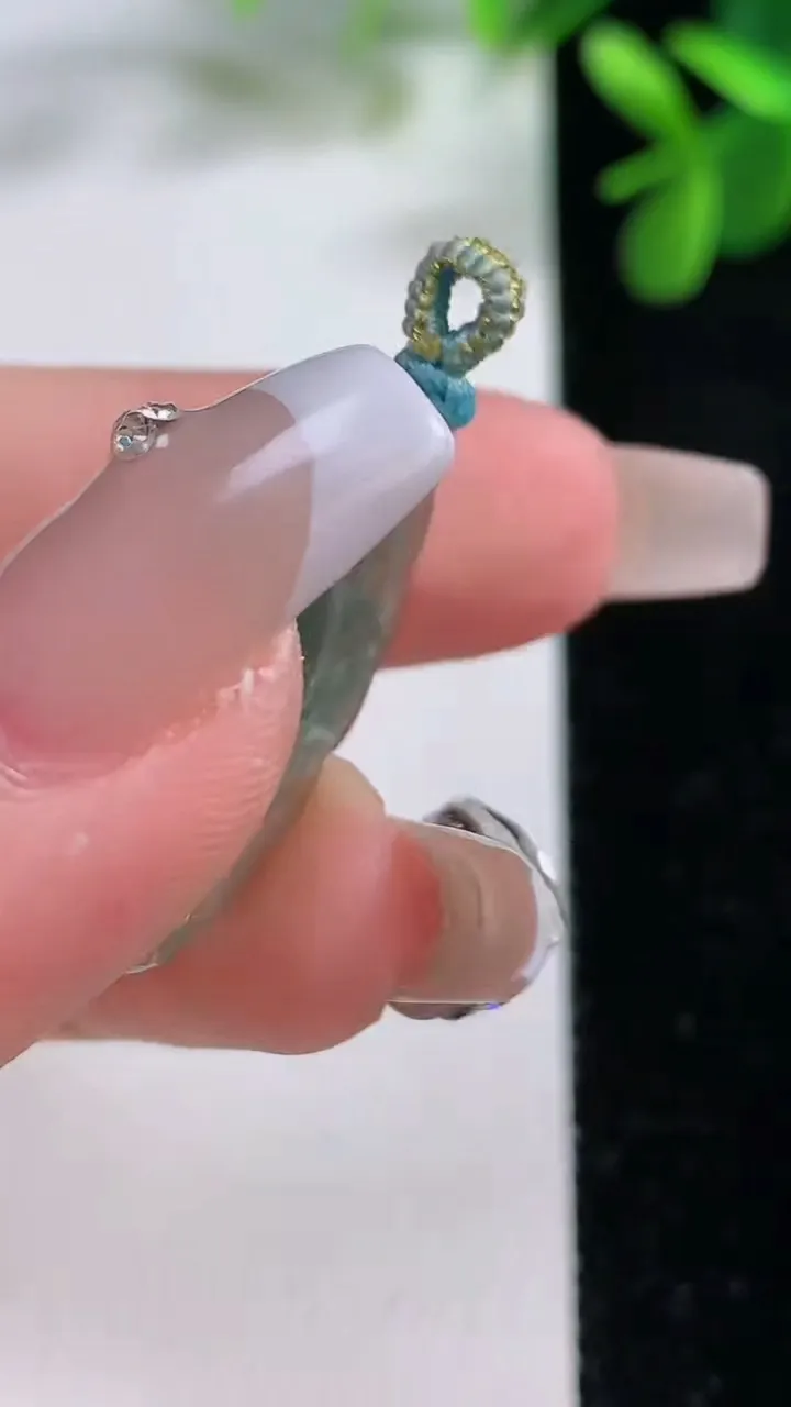 天然A货翡翠金蟾吊坠，尺寸26-11.3-6.8，重量:2.83g
12月19日