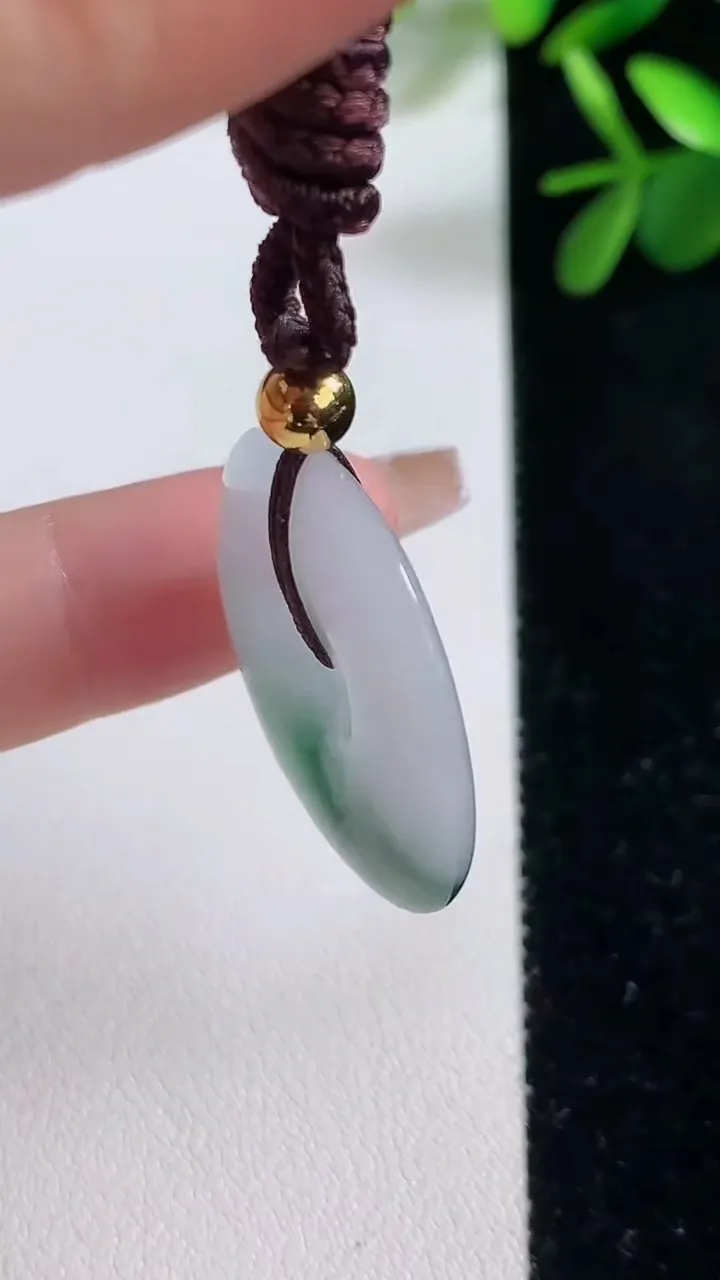 天然A货翡翠飘花平安扣吊坠，尺寸27.2-4.9，重:6.54g
12月19日