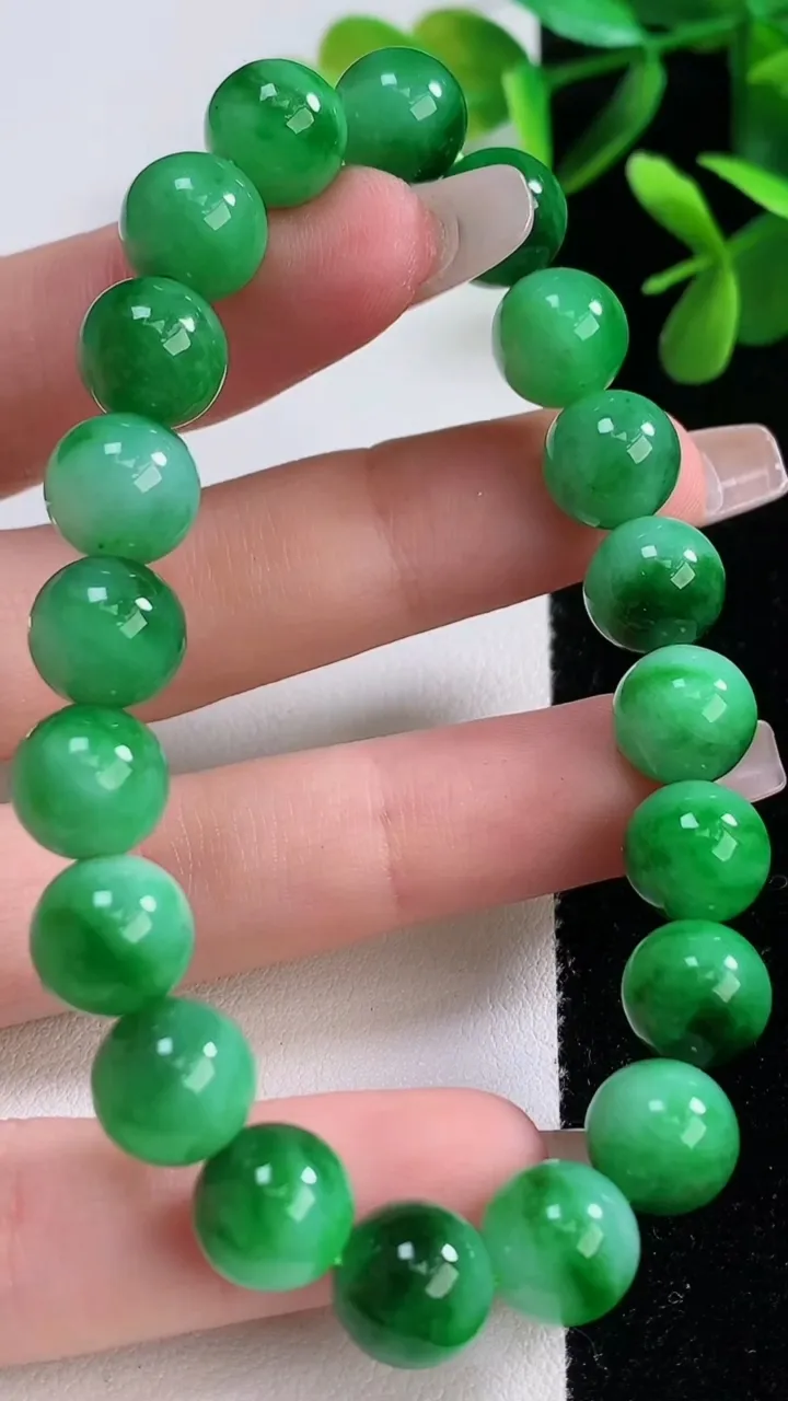 天然A货翡翠圆珠手串，尺寸9.5-20颗，重:30.72g12月19日
工厂直销收藏佳品,种好水足，