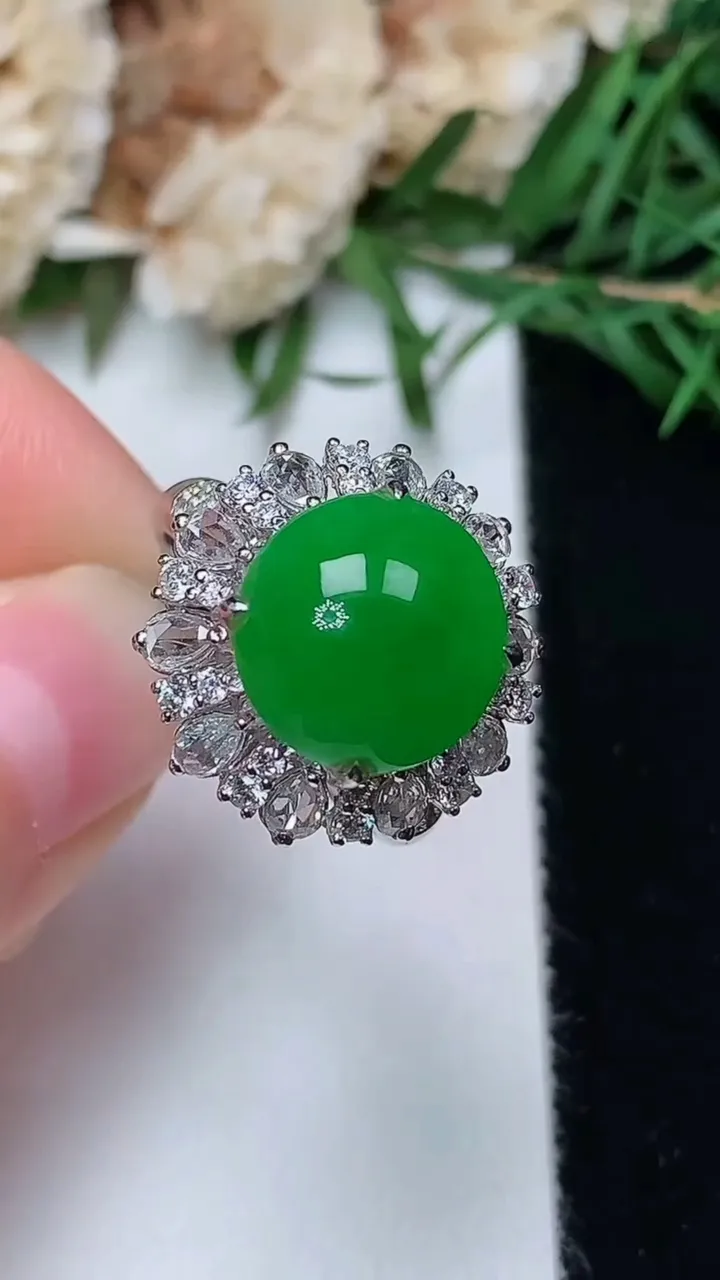 天然A货翡翠蛋面戒指，尺寸17.3-11.6-11.4，重量:5.87g2025年12月19日
工厂