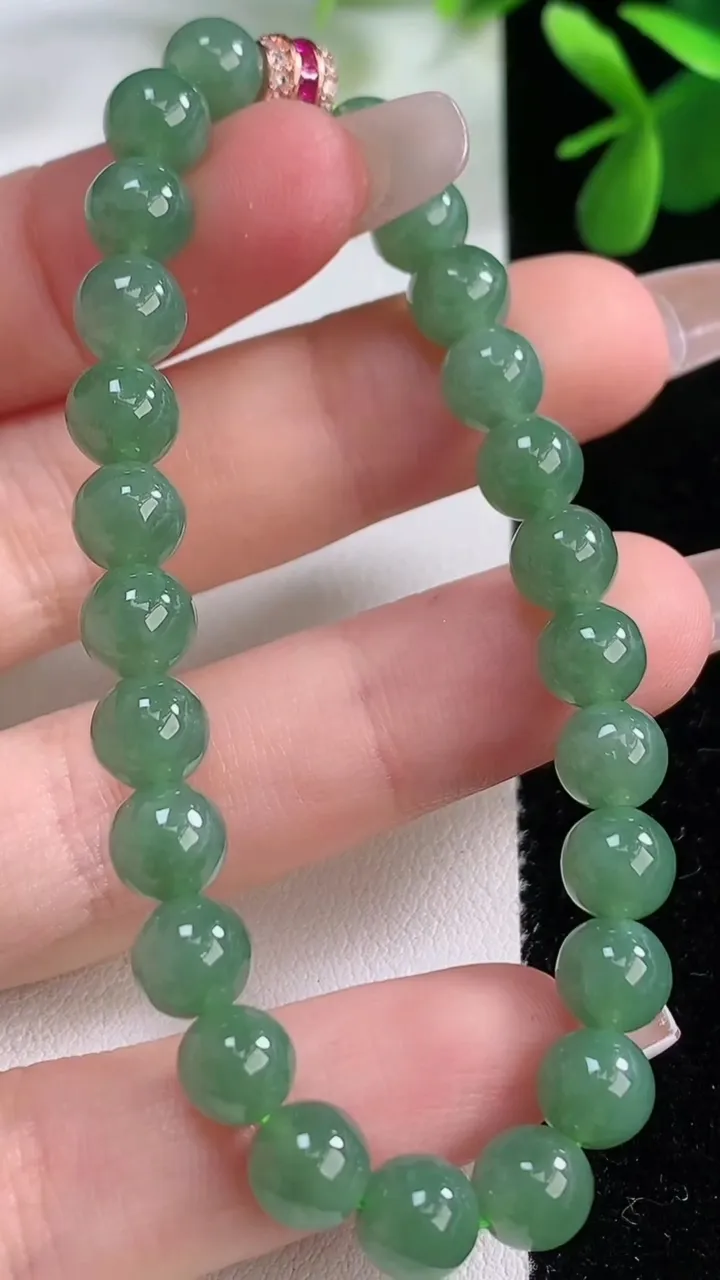 天然A货翡翠圆珠手串，尺寸6.8-25颗，重量:14.65g12月19日
工厂直销收藏佳品,种好水足