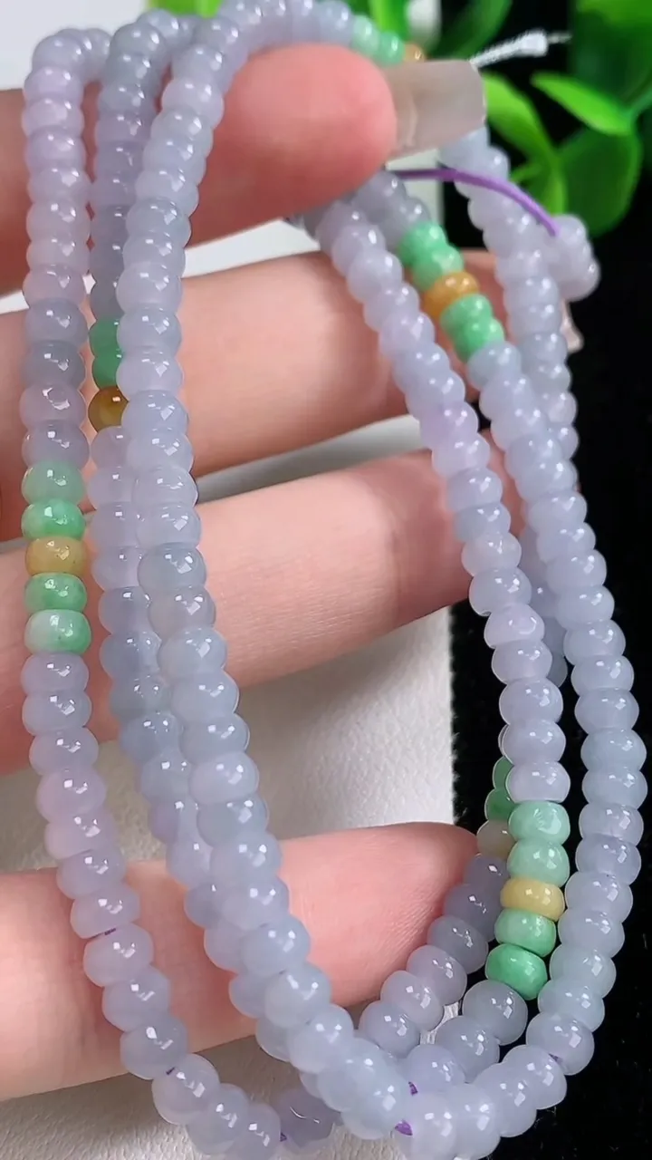 天然A货翡翠三彩算盘珠项链，尺寸5.6-2.6-194颗，重量:30.76g12月19日
工厂直销收藏佳品,种好水足，色泽均匀，有种有色，上手高大气！