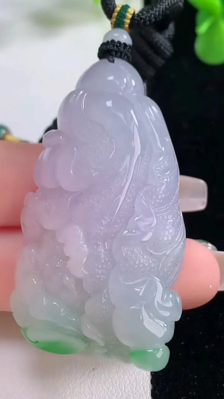 天然A货翡翠白菜吊坠，尺寸50.3-29-16.7，重量:45.25g
12月20日