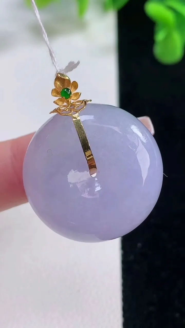 天然A货翡翠18K金紫罗兰路路通吊坠，尺寸25.5-13，重量:17.83g
12月20日