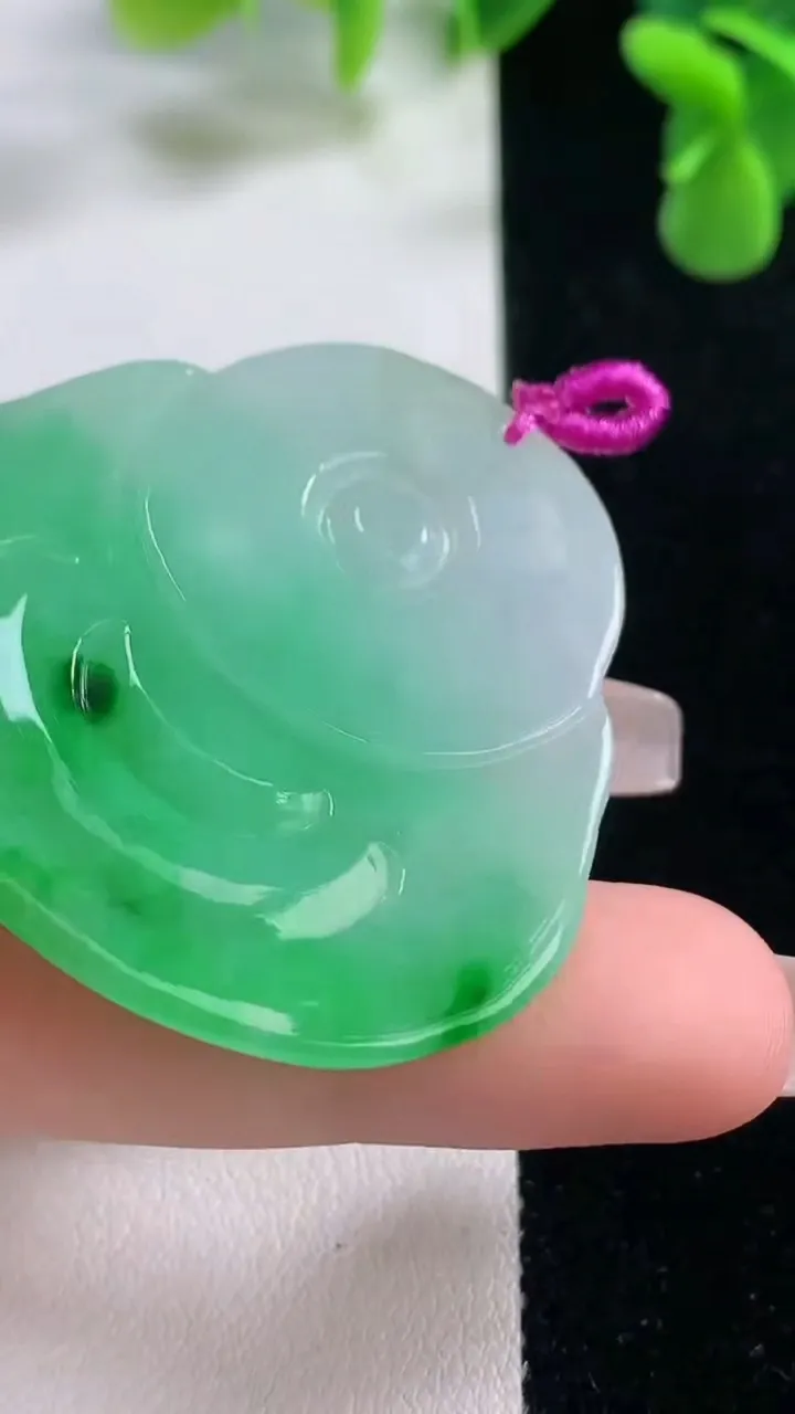 天然A货翡翠佛公吊坠，尺寸43.3-43.7-5.4，重量:19.69g
12月20日