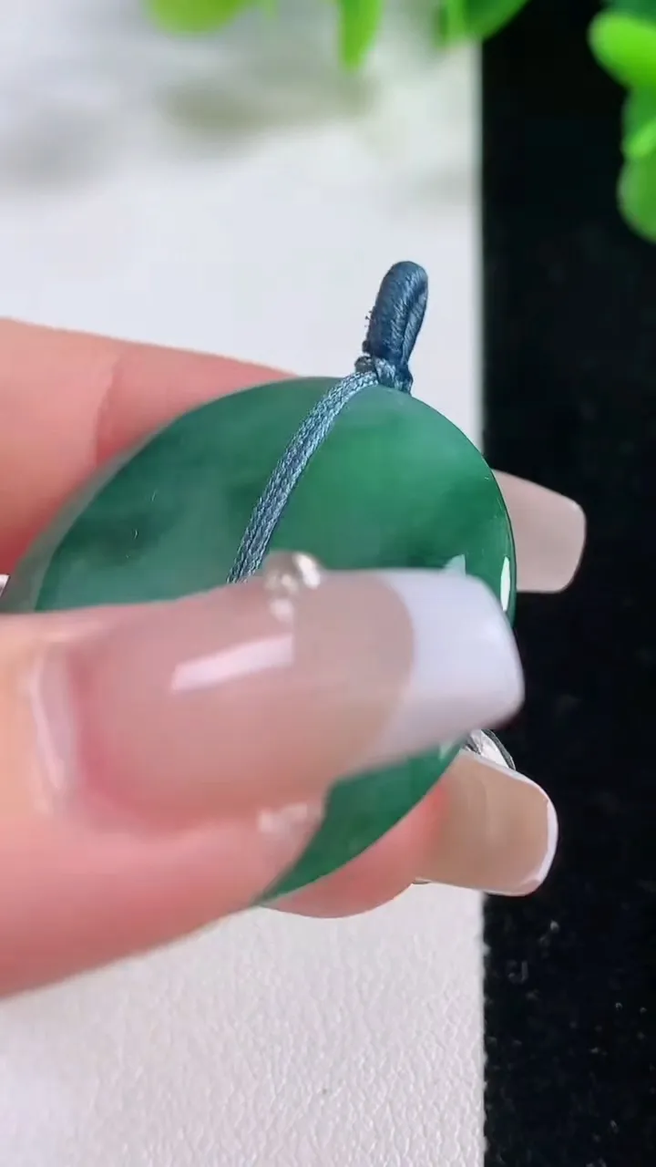 天然A货翡翠平安扣吊坠，尺寸34-5.2，重量:12.71g
12月20日