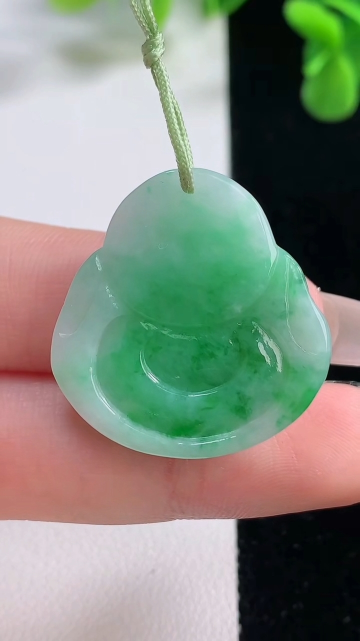 天然A货翡翠佛公吊坠，尺寸28-27-5.8，重量:7.41g
12月20日