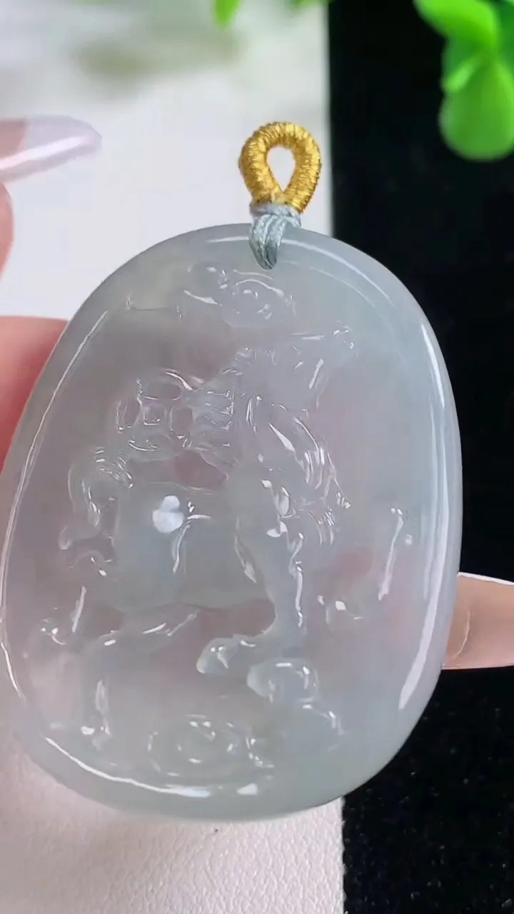 天然A货翡翠生肖马吊坠，尺寸45.4-35-5.3，重量:16.47g
12月20日