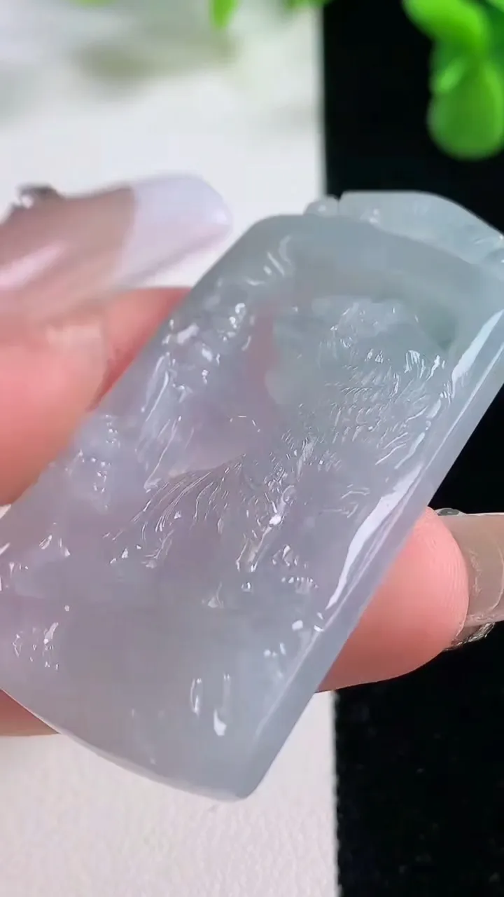 天然A货翡翠生肖虎吊坠，尺寸47.6-28.3-5.4，重量:15.29g
12月20日