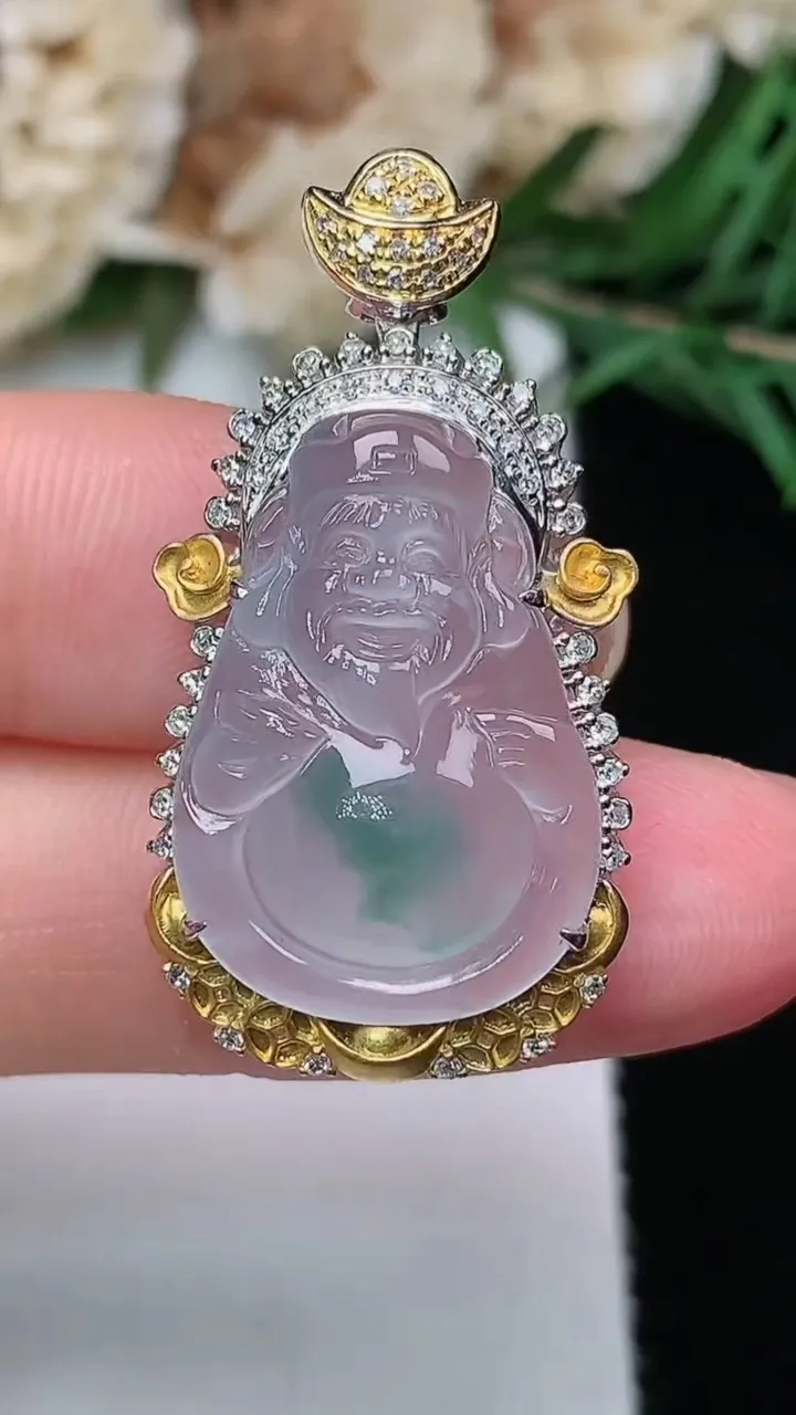 天然A货翡翠飘花财神爷吊坠，尺寸33.3-17.2-8.9，裸石21.3-14.5，重量:4.30g
12月20日