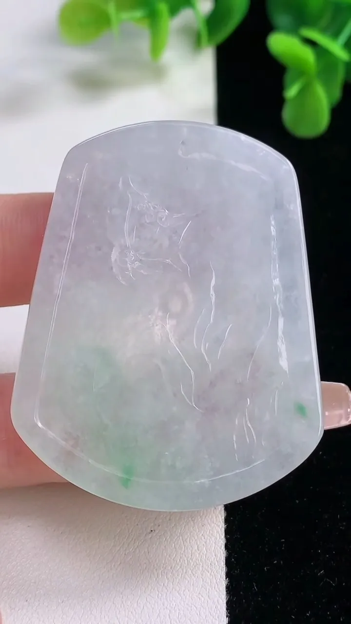 天然A货翡翠和和美美 荷叶鱼吊坠，尺寸52.5-41.8-5，重量:28.96g
12月20日