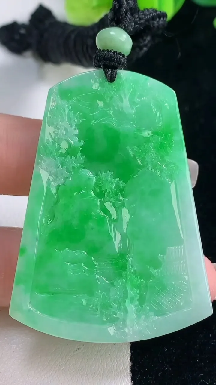 天然A货翡翠山水牌吊坠，尺寸52-37.6-6，重量:24.12g
12月20日