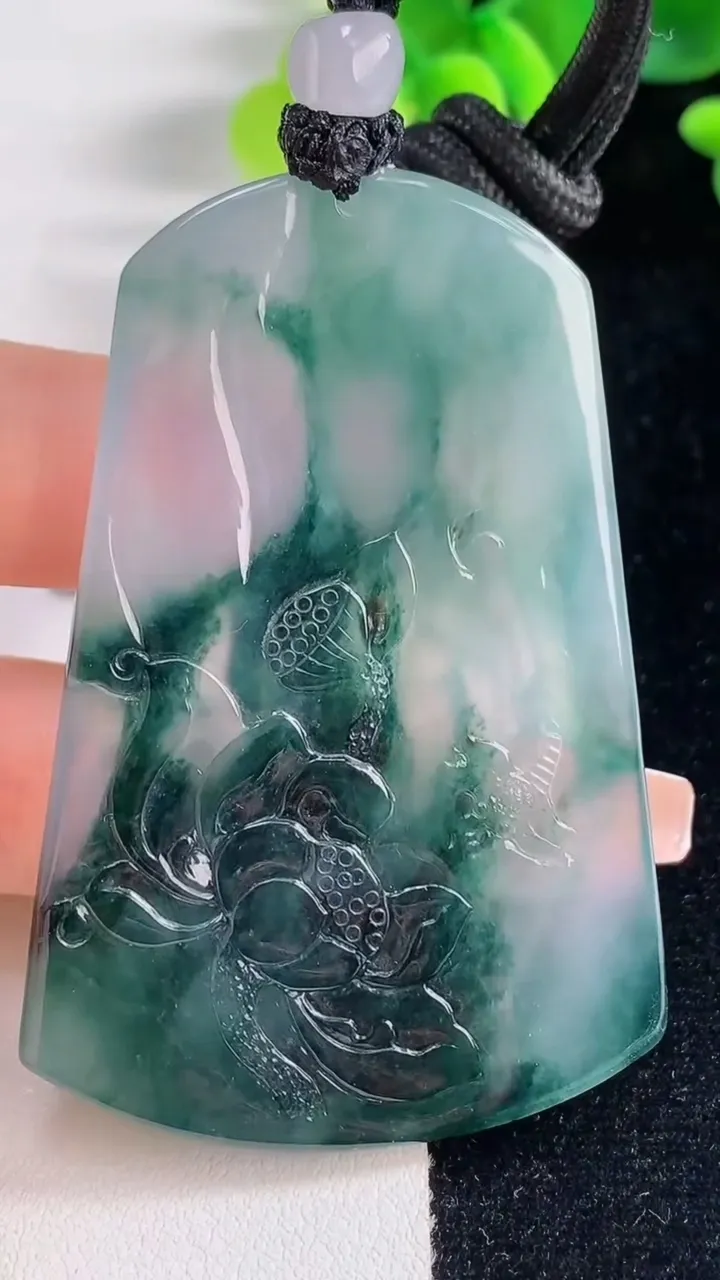 天然A货翡翠种飘花文殊菩萨吊坠，尺寸63.3-42.6-5.3，重量:36.83g
12月20日