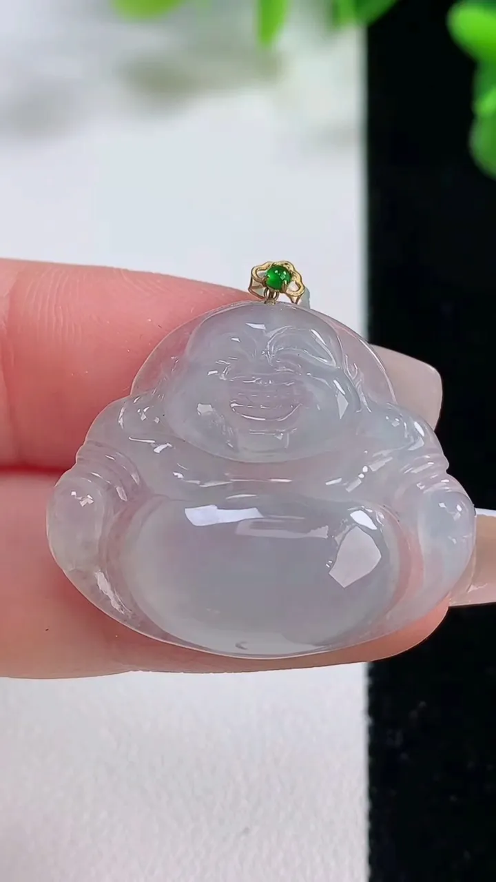 天然A货翡翠种白冰佛公吊坠，尺寸24.5-29.3-5.6，重量:5.63g
12月20日