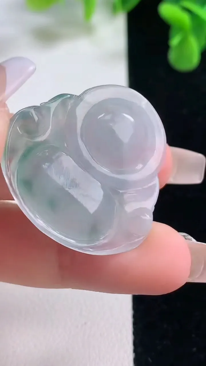 天然A货翡翠冰种飘花佛公吊坠，尺寸30.2-32.4-5.5，重量:7.63g
12月20日