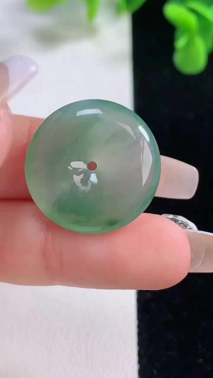 天然A货翡翠平安扣吊坠，尺寸23-5.5，重量:6.27g
12月20日