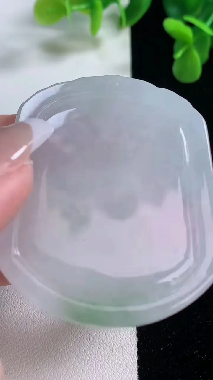 天然A货翡翠生肖鼠吊坠，尺寸53-45-5，重量:23.89g
12月20日