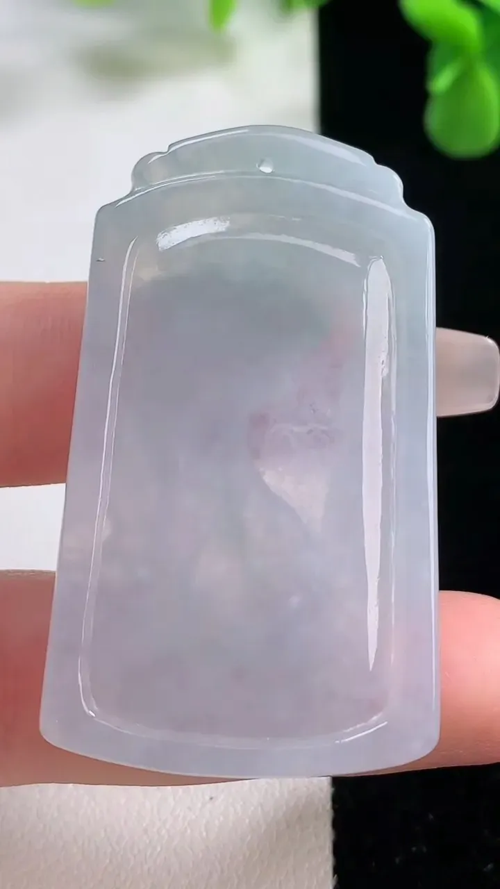 天然A货翡翠生肖虎吊坠，尺寸47.6-28.3-5.4，重量:15.29g
12月20日